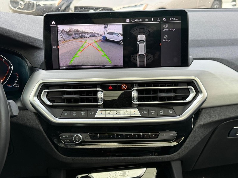 BMW X3 Vehicle Full-screen Gallery Image 14