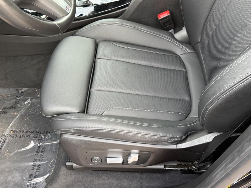 BMW X3 Vehicle Full-screen Gallery Image 18