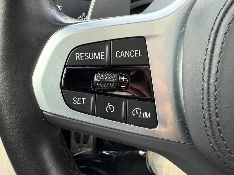 BMW X3 Vehicle Full-screen Gallery Image 19