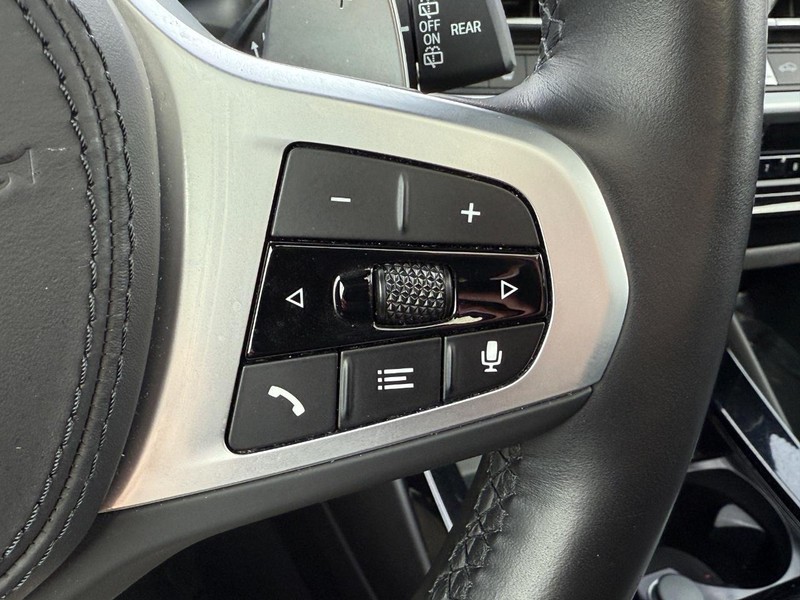 BMW X3 Vehicle Full-screen Gallery Image 20