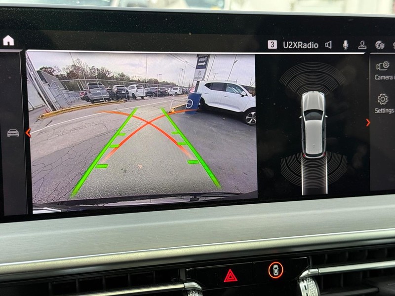 BMW X3 Vehicle Full-screen Gallery Image 22