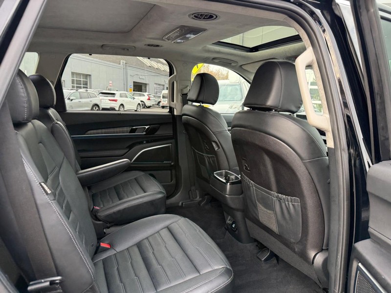 Kia Telluride Vehicle Full-screen Gallery Image 10