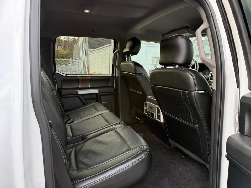 Ford F-150 Vehicle Full-screen Gallery Image 11