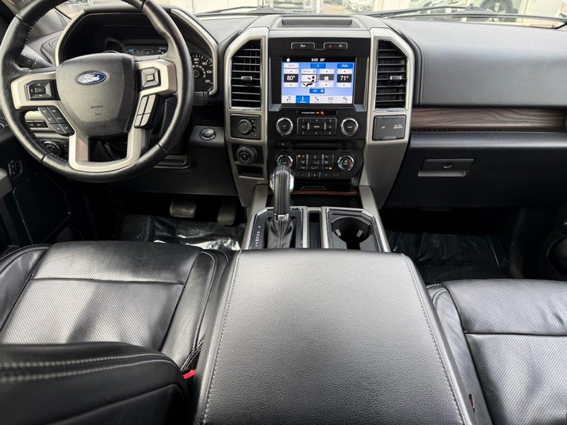Ford F-150 Vehicle Full-screen Gallery Image 12