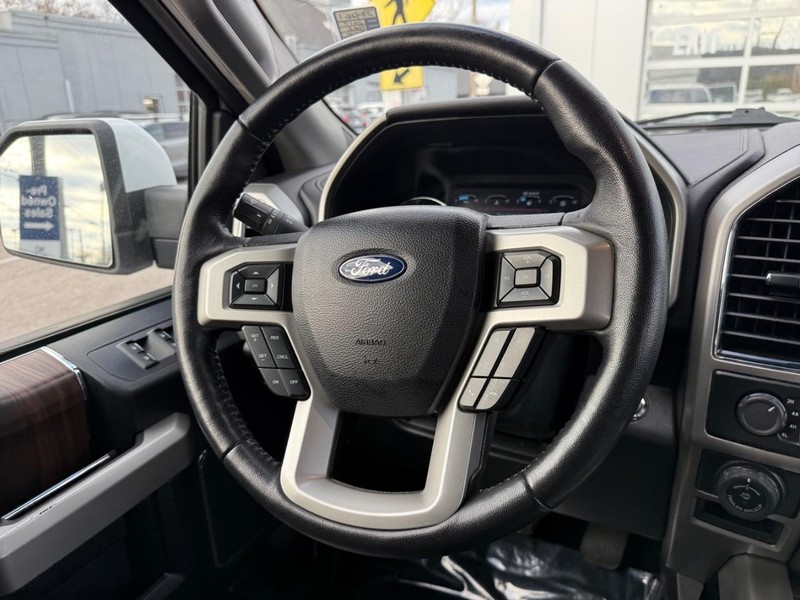 Ford F-150 Vehicle Full-screen Gallery Image 13