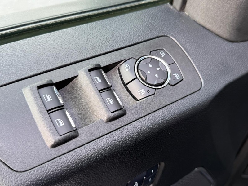 Ford F-150 Vehicle Full-screen Gallery Image 15