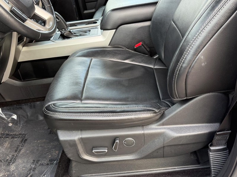 Ford F-150 Vehicle Full-screen Gallery Image 17