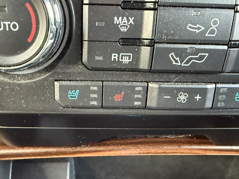 Ford F-150 Vehicle Full-screen Gallery Image 24