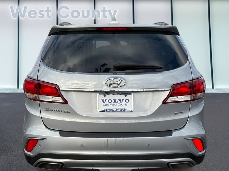 Hyundai Santa Fe Vehicle Full-screen Gallery Image 05