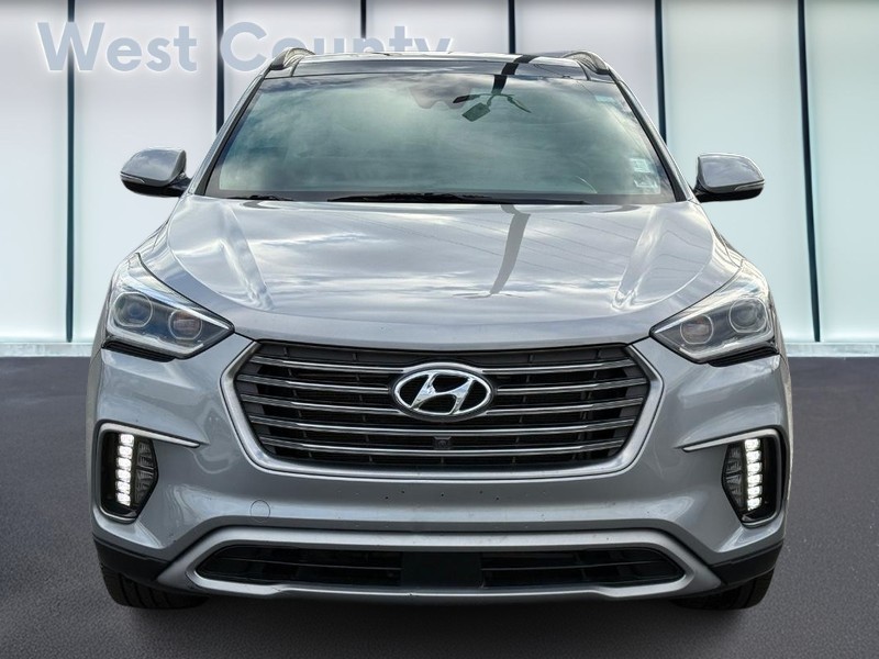 Hyundai Santa Fe Vehicle Full-screen Gallery Image 10