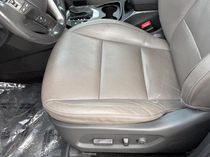 Hyundai Santa Fe Vehicle Full-screen Gallery Image 18