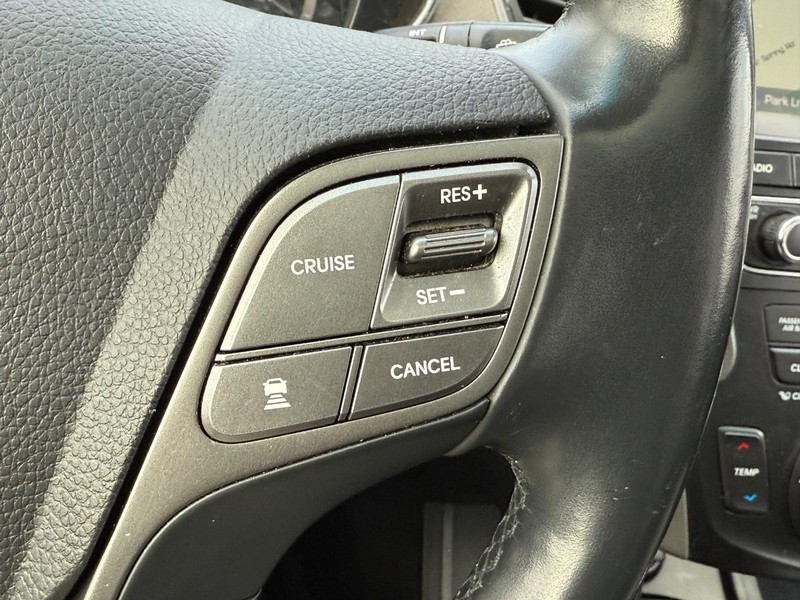 Hyundai Santa Fe Vehicle Full-screen Gallery Image 20