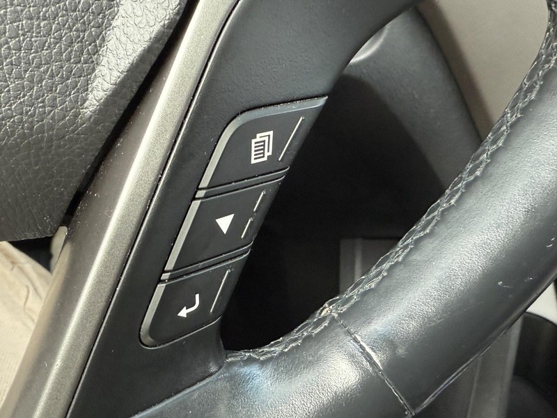 Hyundai Santa Fe Vehicle Full-screen Gallery Image 21