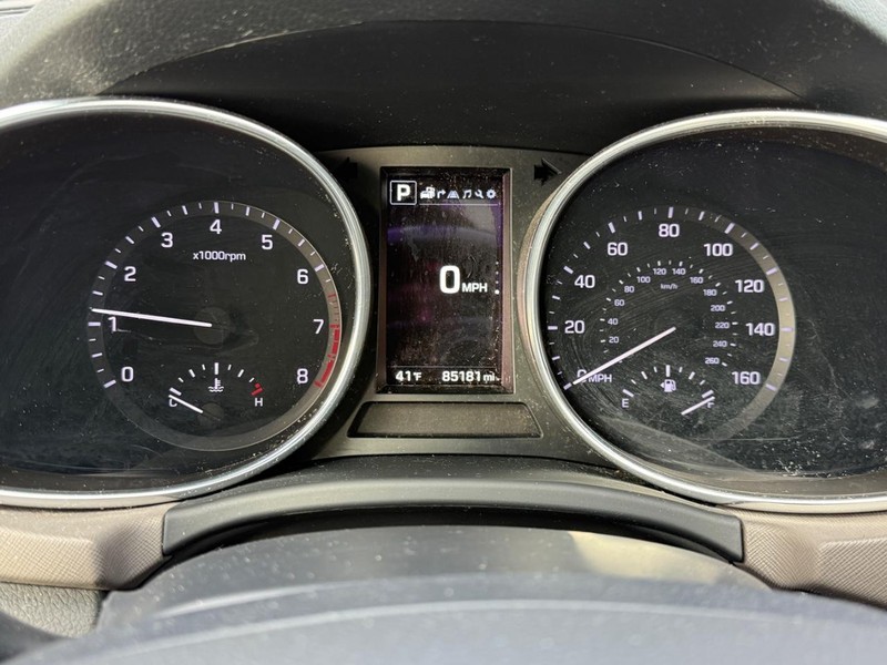 Hyundai Santa Fe Vehicle Full-screen Gallery Image 22