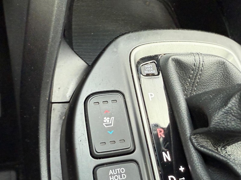 Hyundai Santa Fe Vehicle Full-screen Gallery Image 24