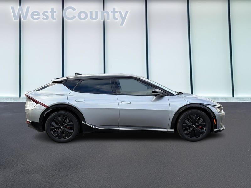 Kia EV6 Vehicle Full-screen Gallery Image 02