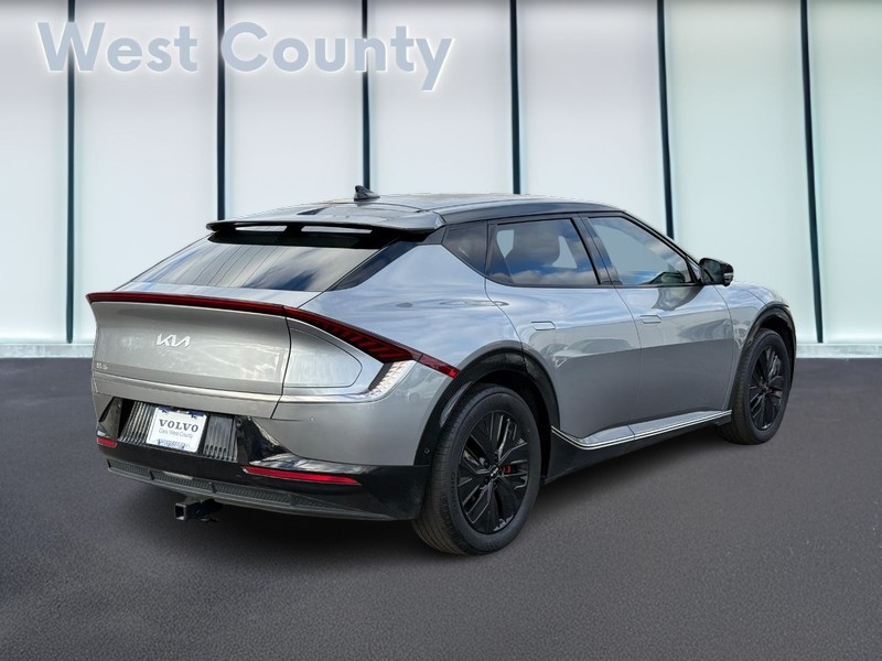 Kia EV6 Vehicle Full-screen Gallery Image 03