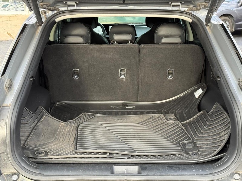 Kia EV6 Vehicle Full-screen Gallery Image 04