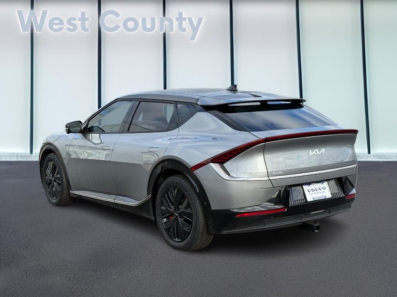 Kia EV6 Vehicle Full-screen Gallery Image 06
