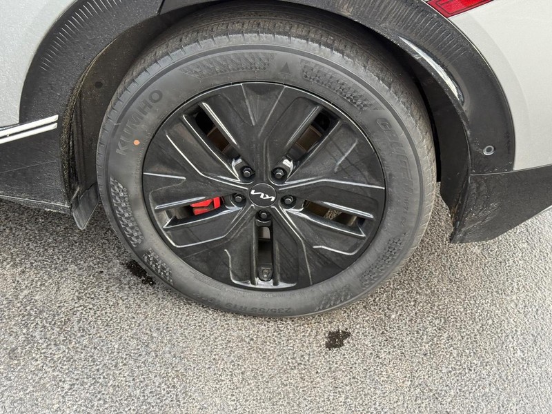 Kia EV6 Vehicle Full-screen Gallery Image 07