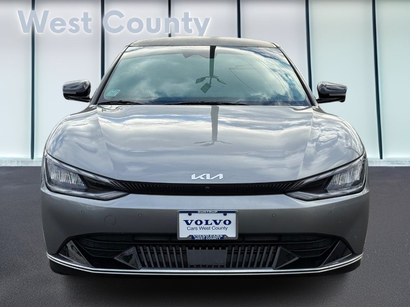 Kia EV6 Vehicle Full-screen Gallery Image 09