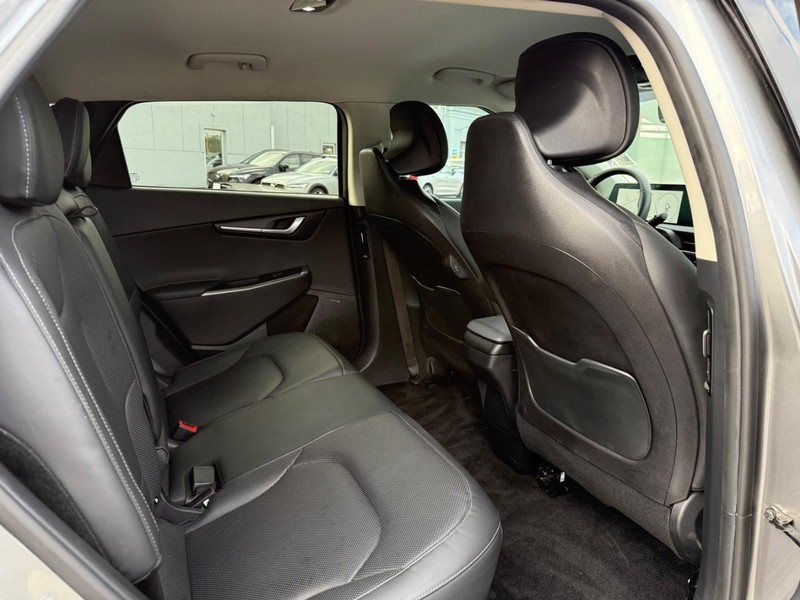 Kia EV6 Vehicle Full-screen Gallery Image 10