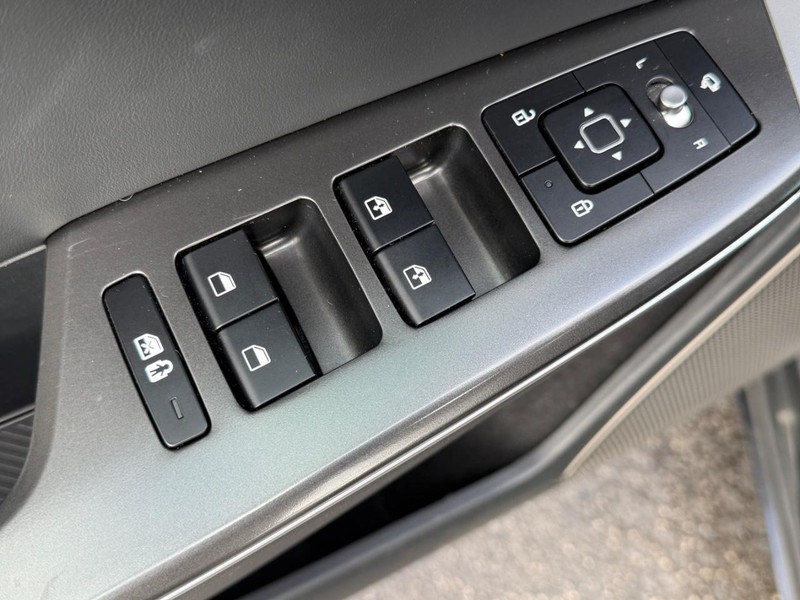 Kia EV6 Vehicle Full-screen Gallery Image 14