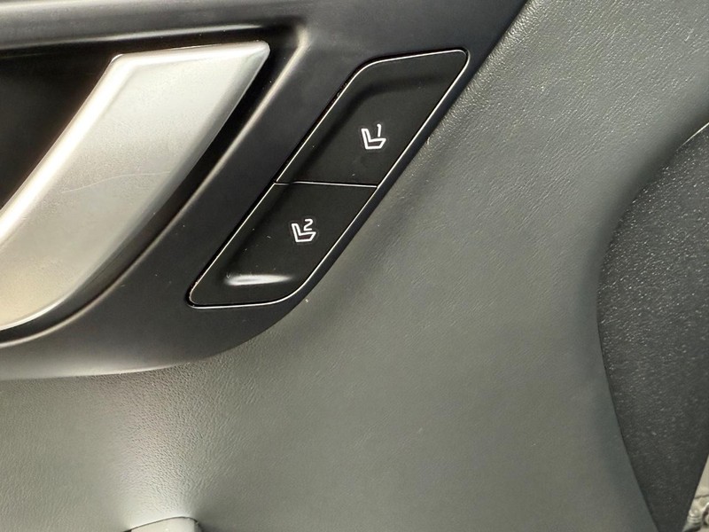 Kia EV6 Vehicle Full-screen Gallery Image 15