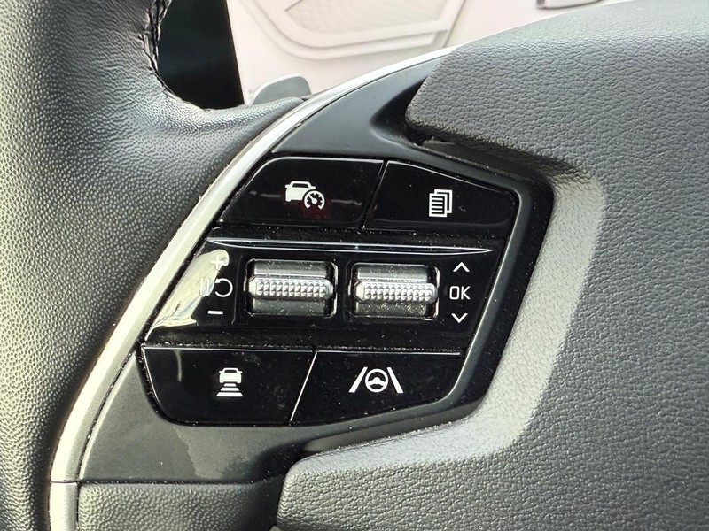 Kia EV6 Vehicle Full-screen Gallery Image 17