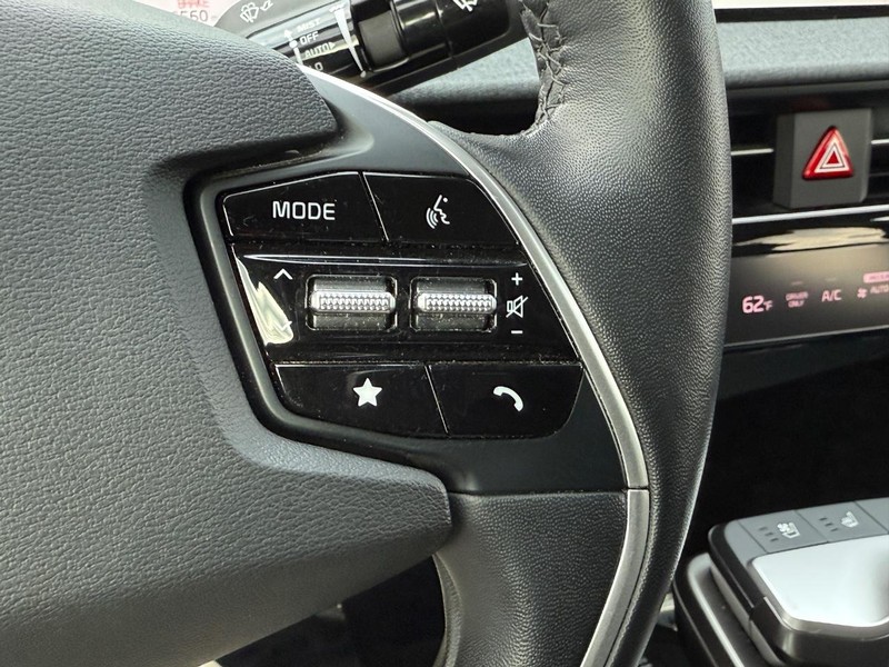 Kia EV6 Vehicle Full-screen Gallery Image 18