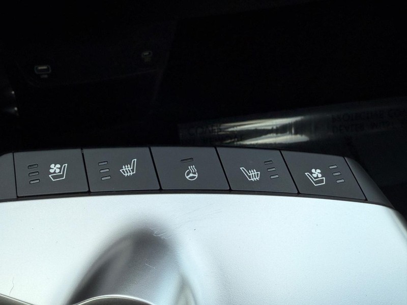 Kia EV6 Vehicle Full-screen Gallery Image 22