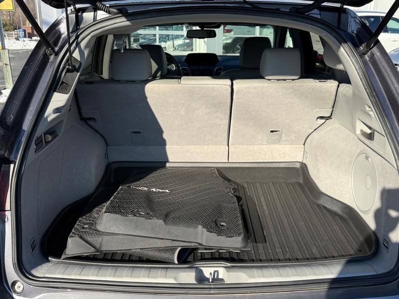 Acura RDX Vehicle Full-screen Gallery Image 04