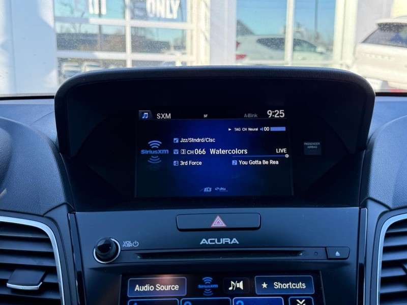 Acura RDX Vehicle Full-screen Gallery Image 13