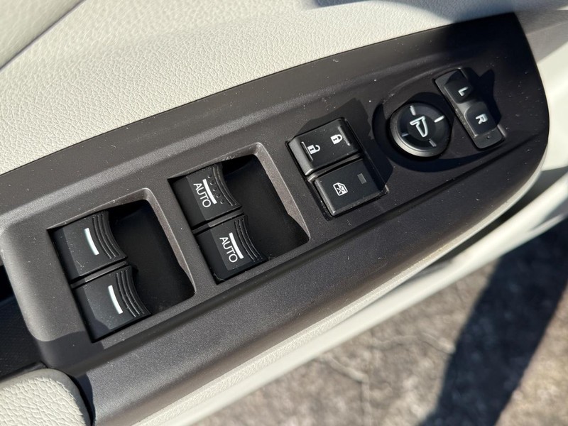 Acura RDX Vehicle Full-screen Gallery Image 15