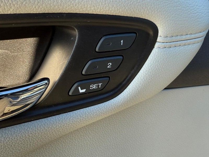 Acura RDX Vehicle Full-screen Gallery Image 16