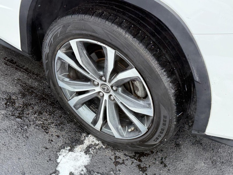 Lexus RX Vehicle Full-screen Gallery Image 07