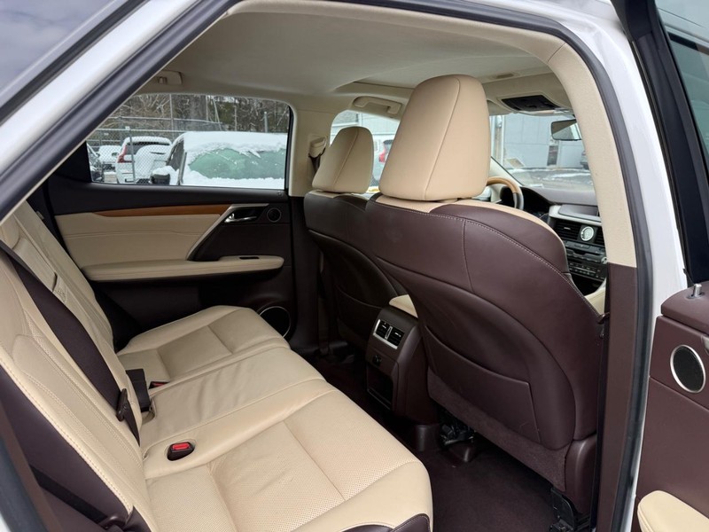 Lexus RX Vehicle Full-screen Gallery Image 10