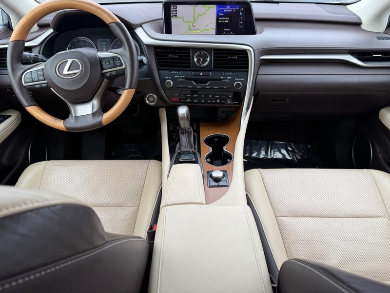 Lexus RX Vehicle Full-screen Gallery Image 11