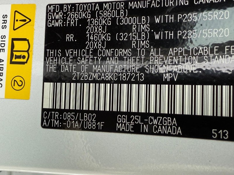 Lexus RX Vehicle Full-screen Gallery Image 24