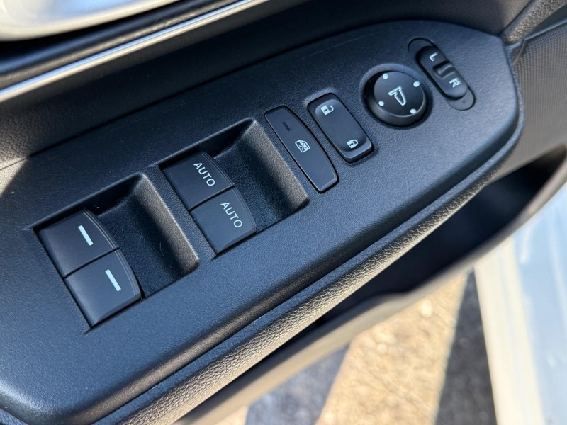 Honda CR-V Vehicle Full-screen Gallery Image 14