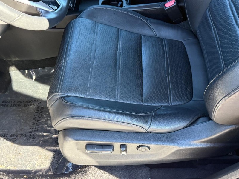 Honda CR-V Vehicle Full-screen Gallery Image 16