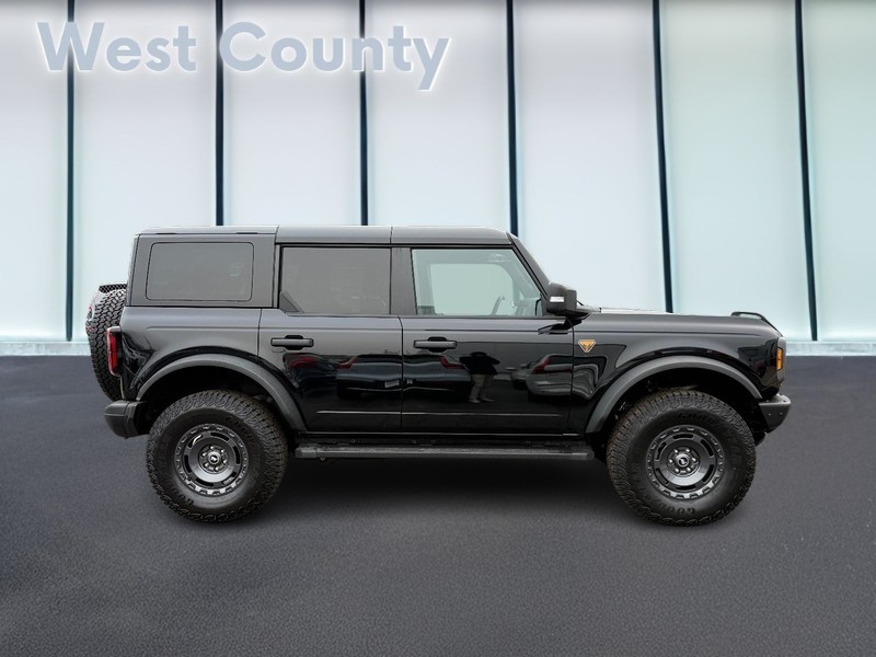 Ford Bronco Vehicle Full-screen Gallery Image 02