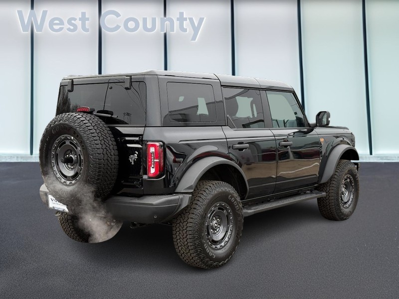 Ford Bronco Vehicle Full-screen Gallery Image 03