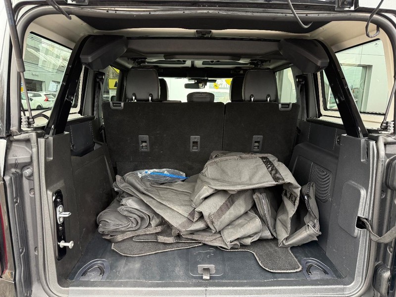 Ford Bronco Vehicle Full-screen Gallery Image 04