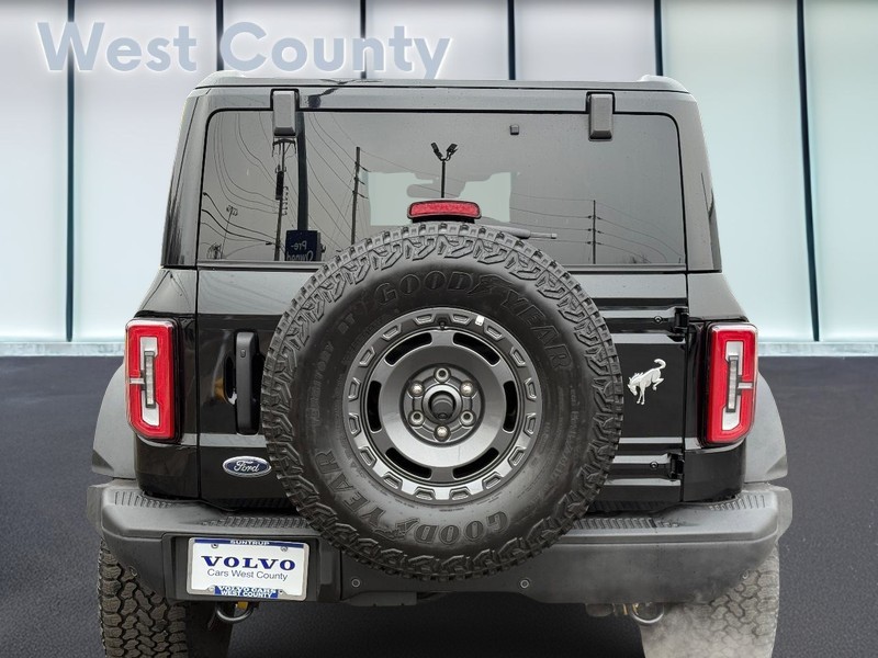 Ford Bronco Vehicle Full-screen Gallery Image 05