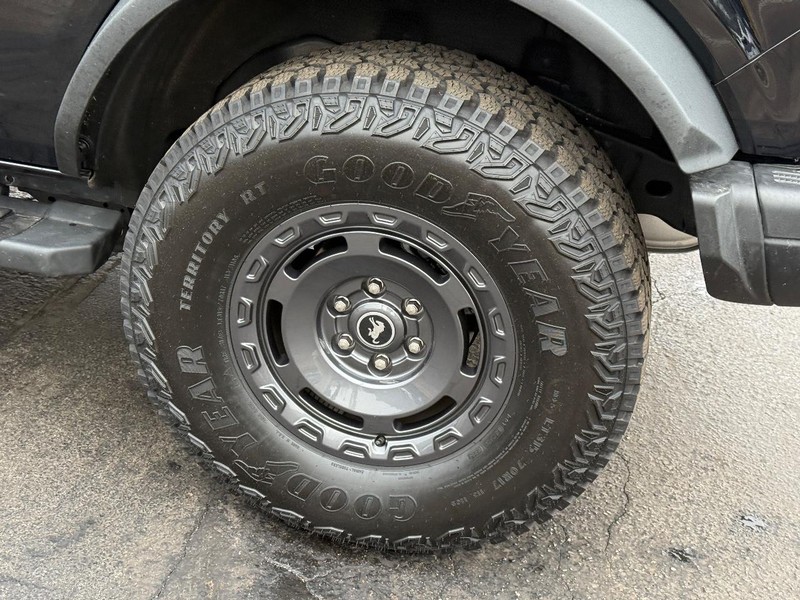 Ford Bronco Vehicle Full-screen Gallery Image 07