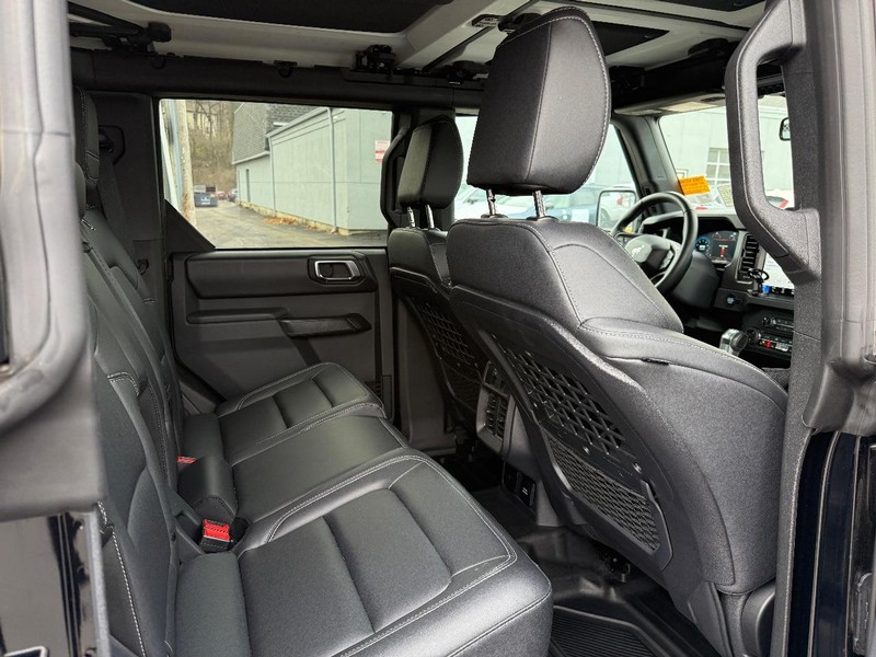 Ford Bronco Vehicle Full-screen Gallery Image 11