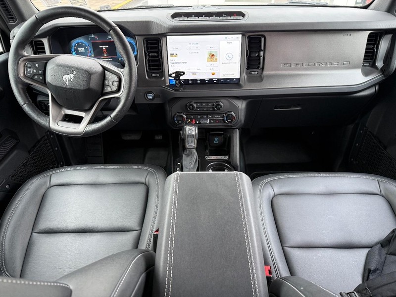 Ford Bronco Vehicle Full-screen Gallery Image 12