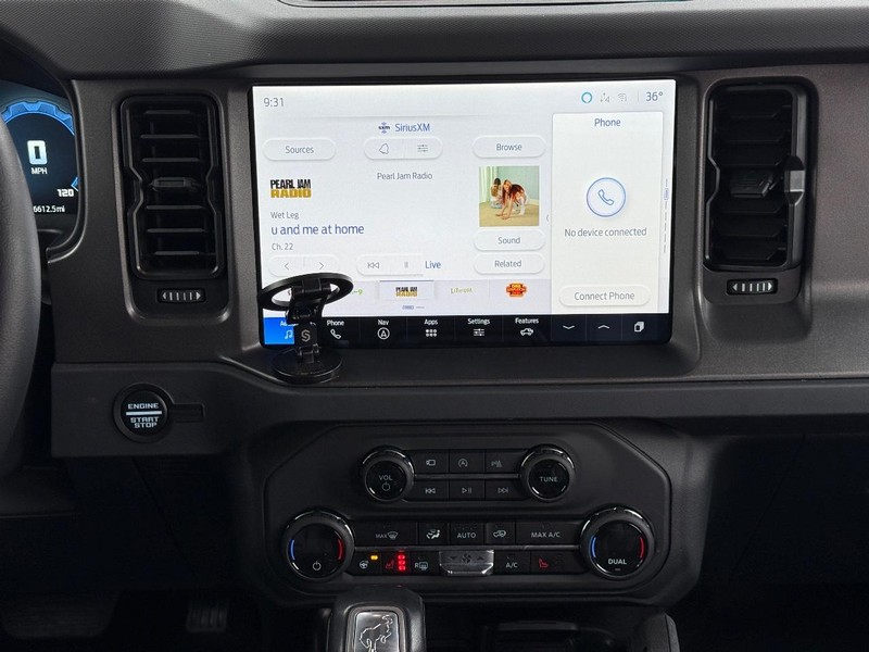 Ford Bronco Vehicle Full-screen Gallery Image 14