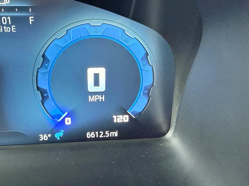 Ford Bronco Vehicle Full-screen Gallery Image 19